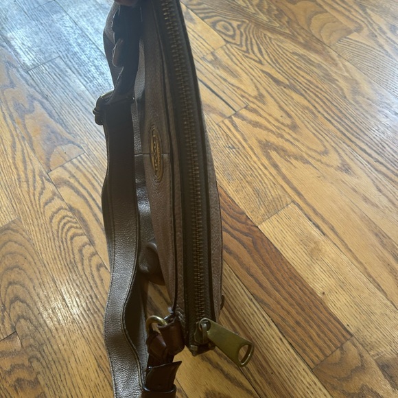 Metallic Gold Fossil Purse - Picture 7 of 8